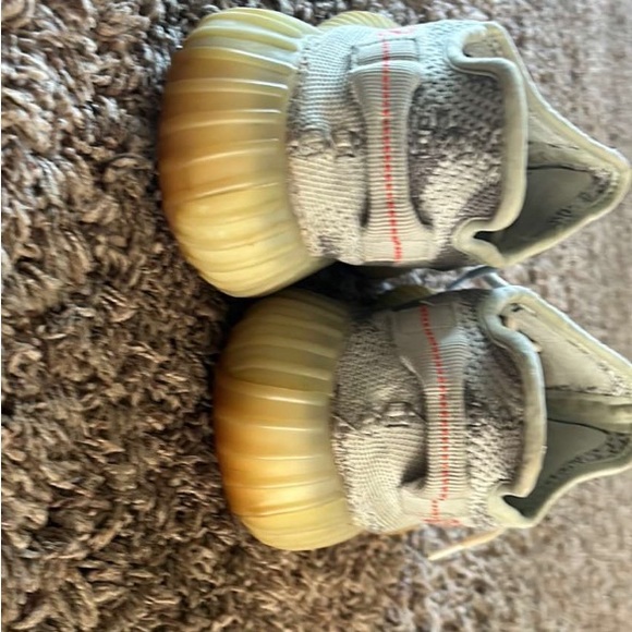 Yeezys 9.5 - Picture 2 of 6